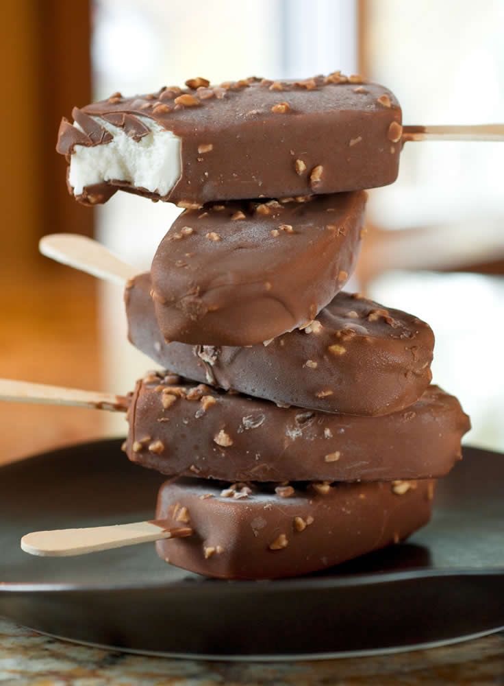 Picolé crocante de chocolate